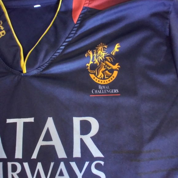 Qatar Airways Red and Blue Soccer T Shirt Size XL Sports Activewear - Picture 5 of 10